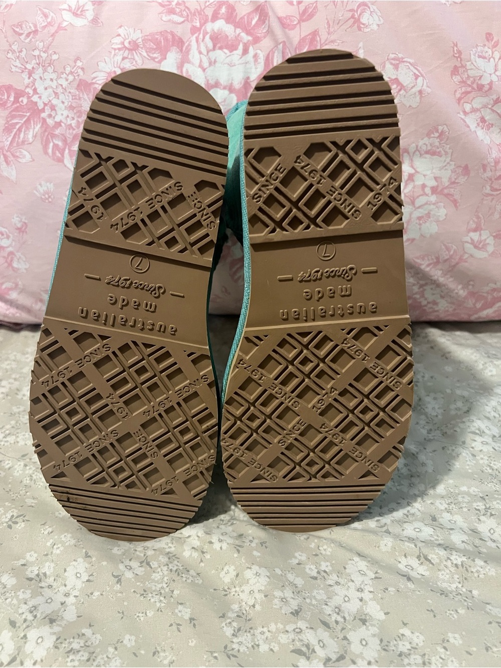 NWOT authentic Australian Since 1974 UGGs size 7 - Picture 3 of 6